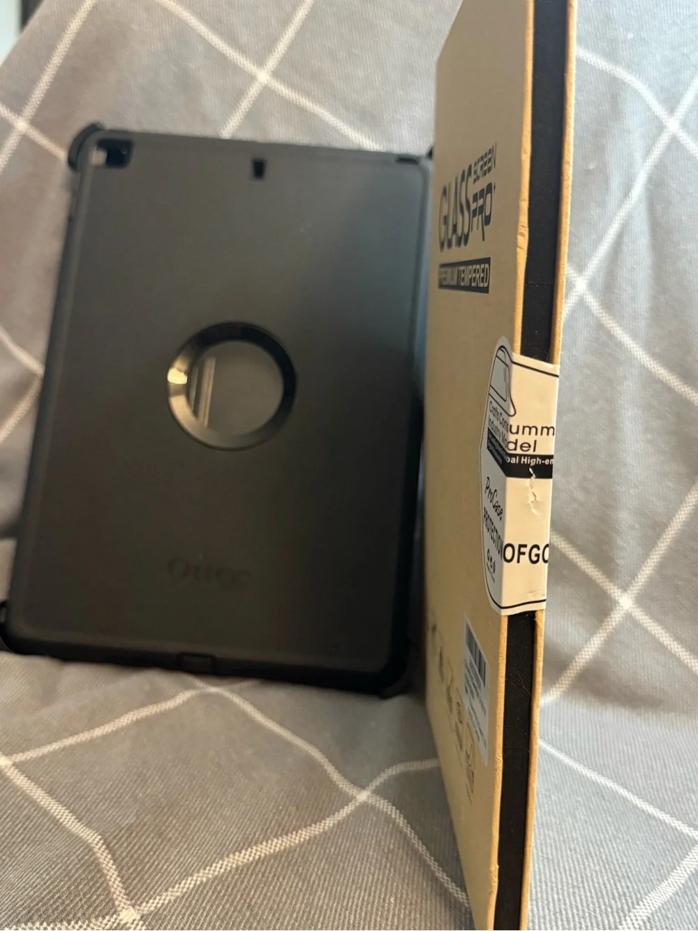 OtterBox Defender iPad 9th/8th/7th Gen Case Black + (2) Tempered Glass Screens